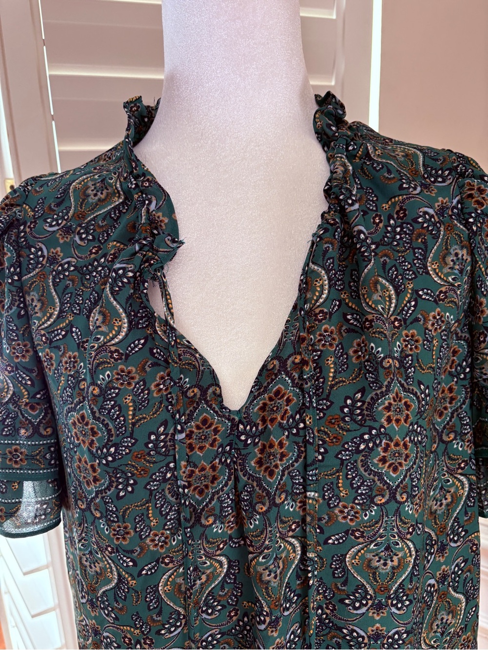 Max Studio Green Paisley Ruffle Neck Blouse - Picture 3 of 10